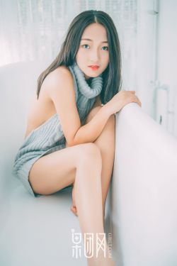 美女尿急